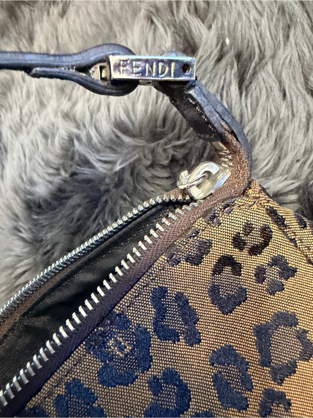 FENDI Leopard Print BAGUETTE Bag - Picture 3 of 10